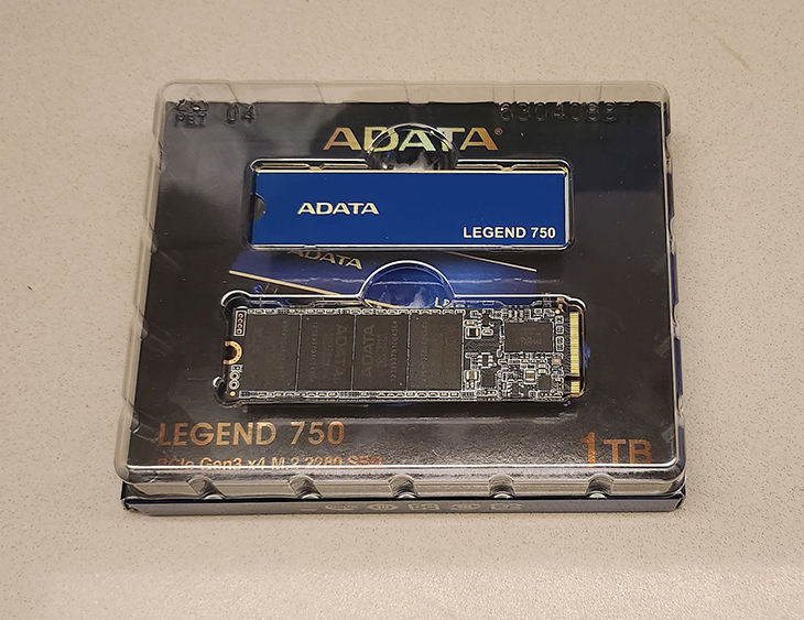 תוכן אריזת ה-ADATA Legend 750